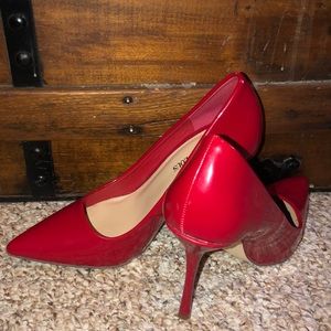 Red pointed heel
